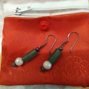 Handmade silvertone wire earrings, jade & faux pearl, fabric case